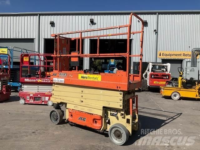 JLG 2632ES رافعات مقصية الشكل