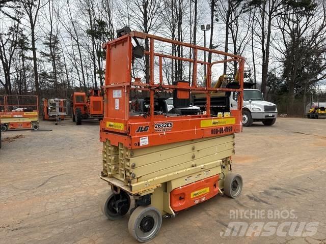 JLG 2632ES رافعات مقصية الشكل