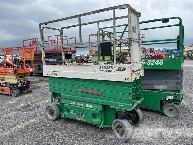 JLG 2632ES رافعات مقصية الشكل
