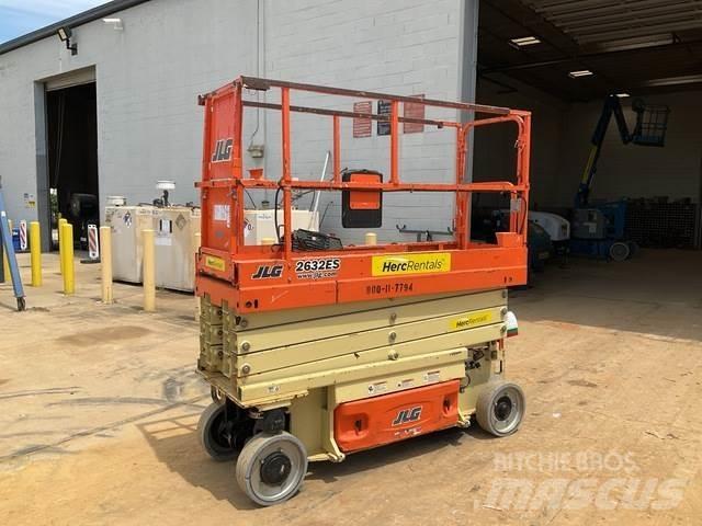 JLG 2632ES رافعات مقصية الشكل
