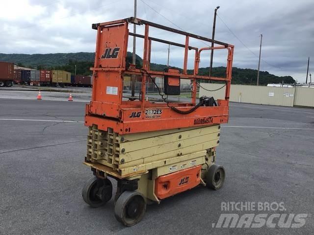 JLG 2632ES رافعات مقصية الشكل