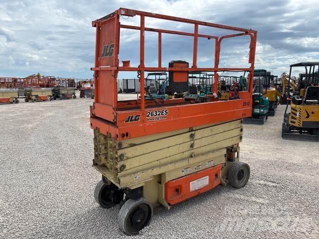 JLG 2632ES رافعات مقصية الشكل