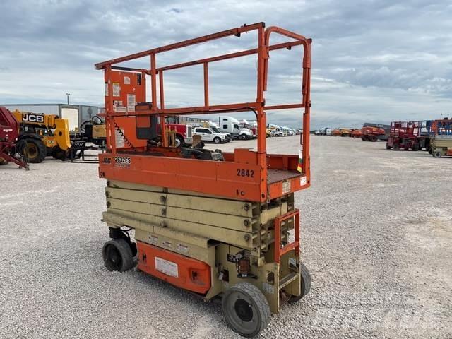 JLG 2632ES رافعات مقصية الشكل