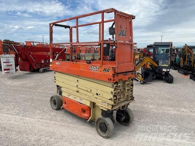 JLG 2632ES رافعات مقصية الشكل