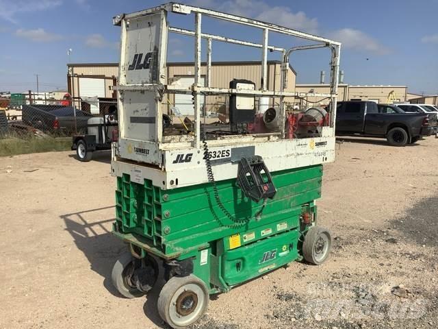 JLG 2632ES رافعات مقصية الشكل