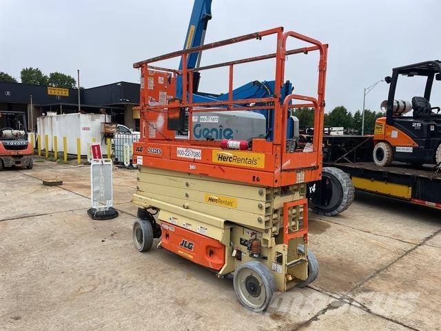 JLG 2632ES رافعات مقصية الشكل