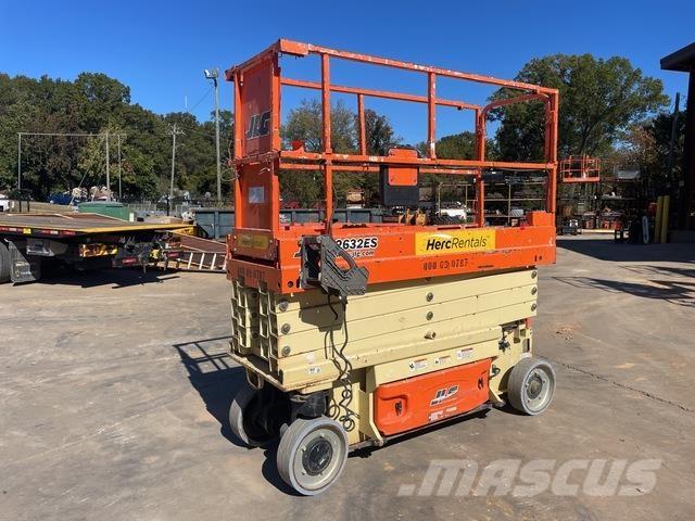 JLG 2632ES رافعات مقصية الشكل