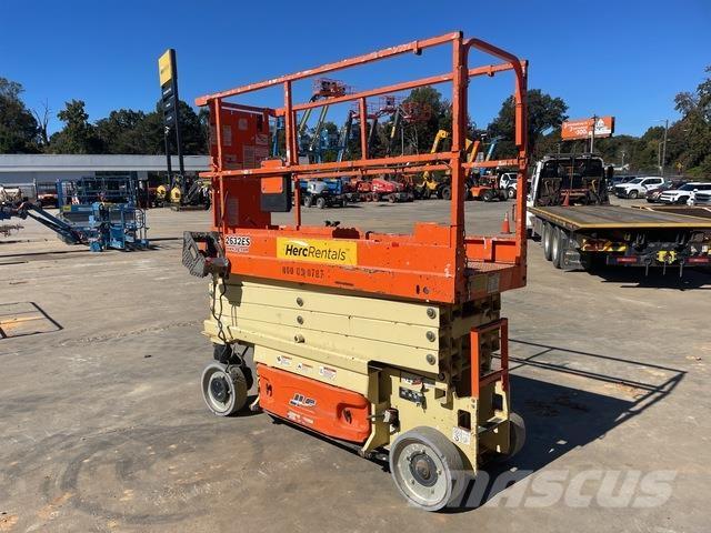 JLG 2632ES رافعات مقصية الشكل