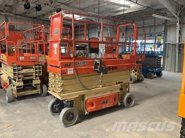 JLG 2632ES رافعات مقصية الشكل