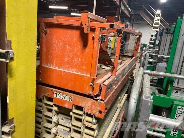 JLG 2632ES رافعات مقصية الشكل