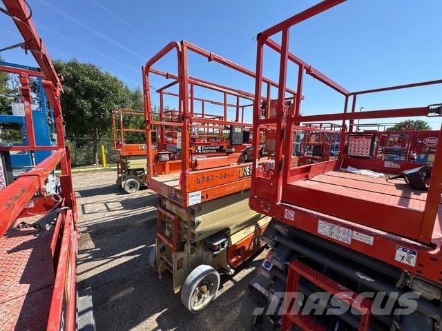 JLG 2632ES رافعات مقصية الشكل