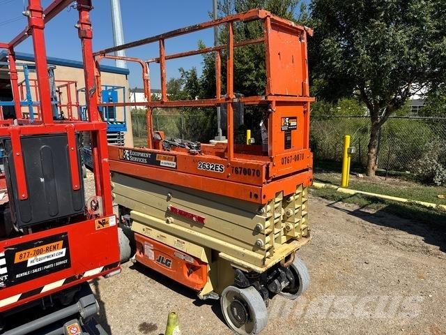 JLG 2632ES رافعات مقصية الشكل