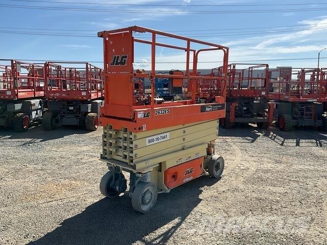JLG 2632ES رافعات مقصية الشكل