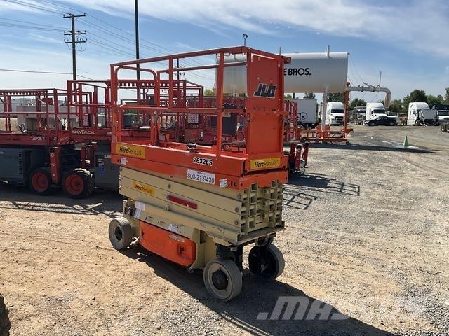 JLG 2632ES رافعات مقصية الشكل