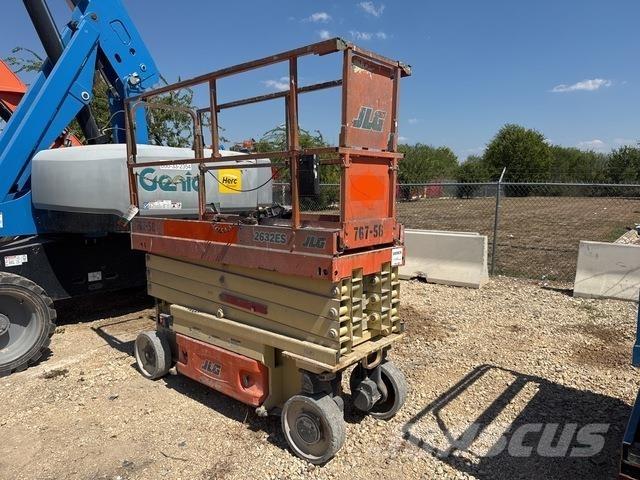 JLG 2632ES رافعات مقصية الشكل