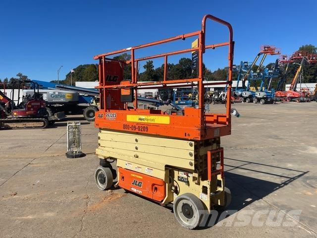 JLG 2632ES رافعات مقصية الشكل