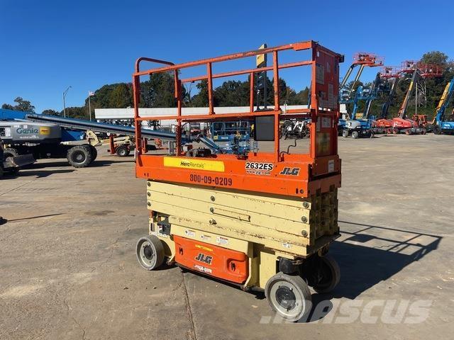 JLG 2632ES رافعات مقصية الشكل