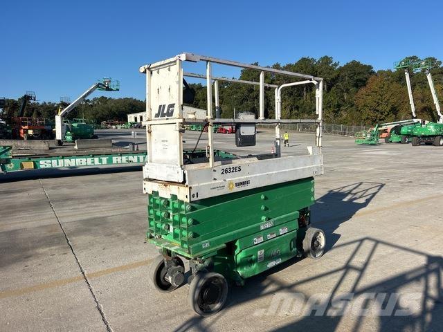 JLG 2632ES رافعات مقصية الشكل