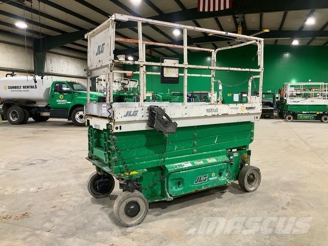 JLG 2646ES رافعات مقصية الشكل