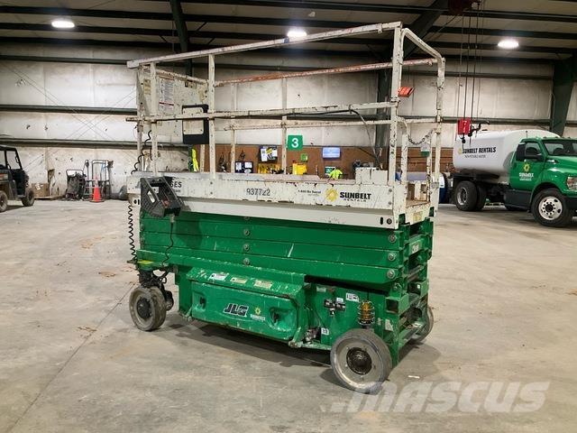 JLG 2646ES رافعات مقصية الشكل