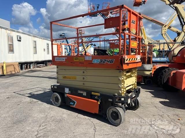 JLG 3246ES رافعات مقصية الشكل