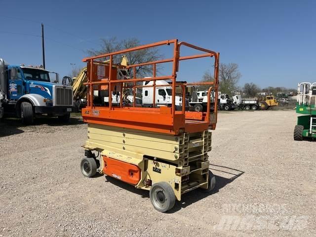 JLG 3246ES رافعات مقصية الشكل