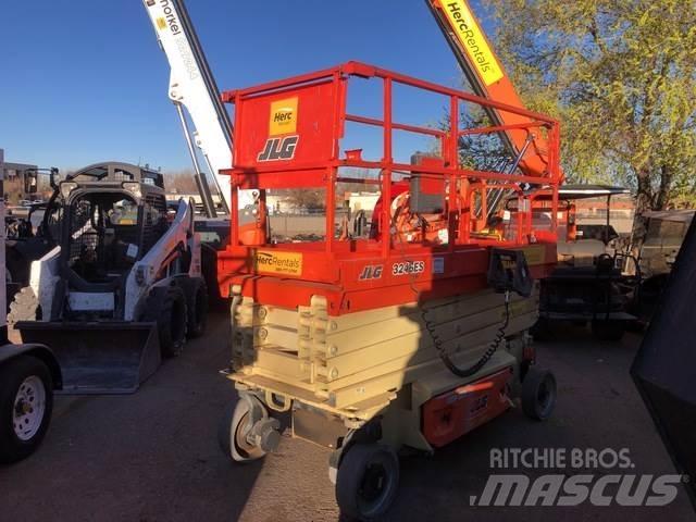 JLG 3246ES رافعات مقصية الشكل