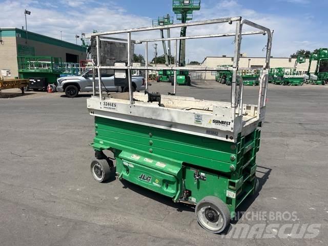 JLG 3246ES رافعات مقصية الشكل
