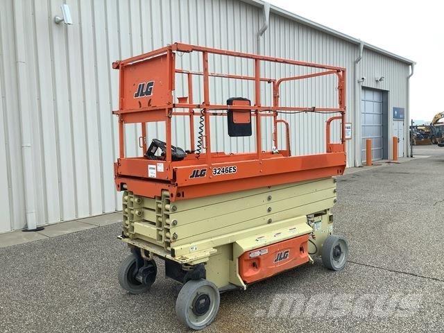 JLG 3246ES رافعات مقصية الشكل