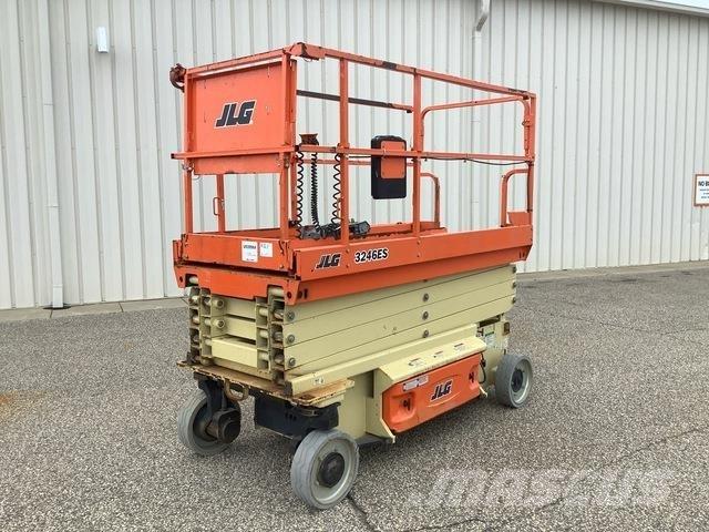 JLG 3246ES رافعات مقصية الشكل