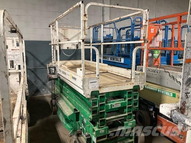 JLG 3246ES رافعات مقصية الشكل