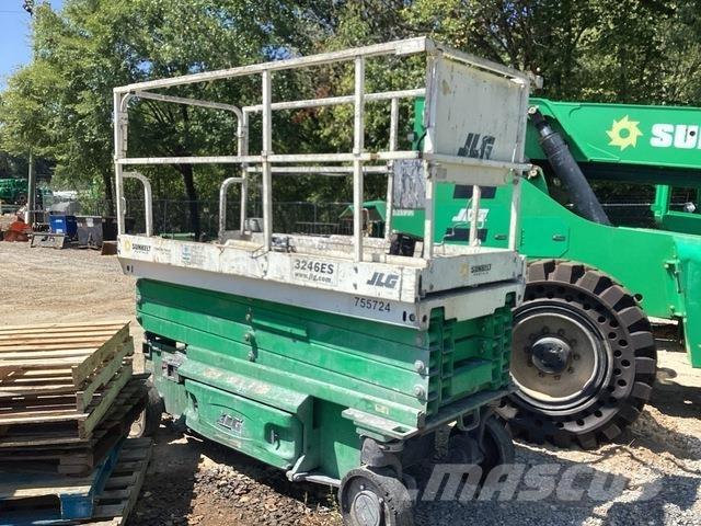 JLG 3246ES رافعات مقصية الشكل