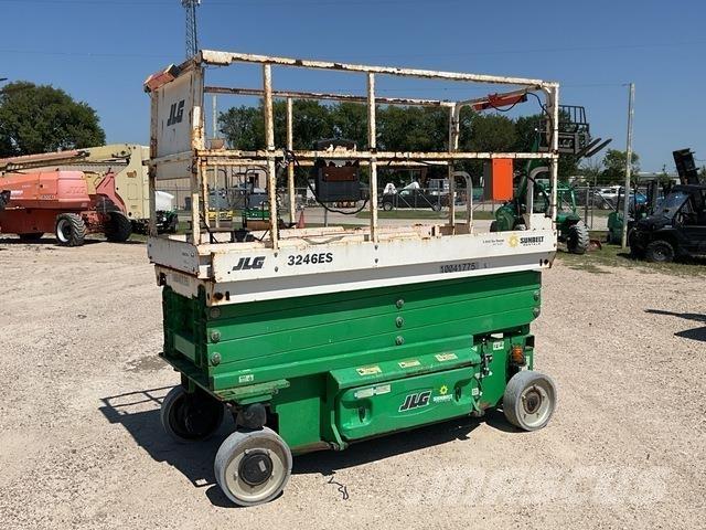 JLG 3246ES رافعات مقصية الشكل