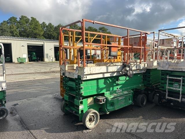 JLG 3246ES رافعات مقصية الشكل