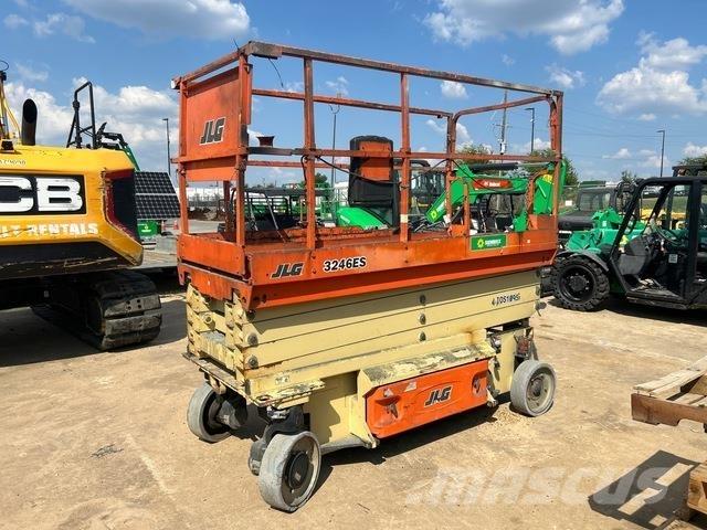 JLG 3246ES رافعات مقصية الشكل
