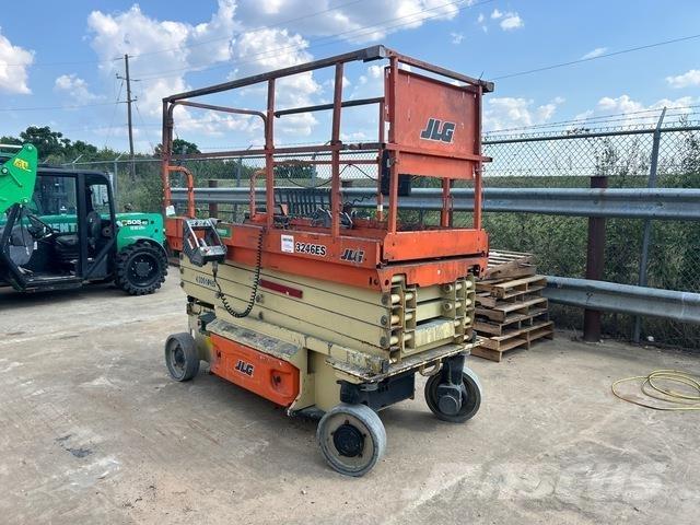 JLG 3246ES رافعات مقصية الشكل