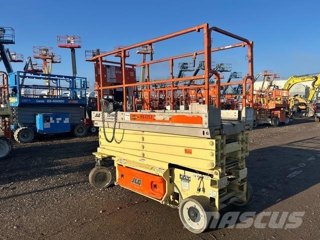 JLG 3246ES رافعات مقصية الشكل