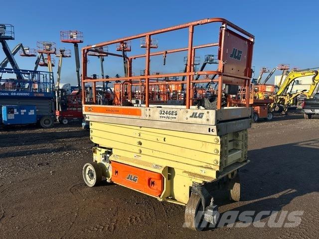 JLG 3246ES رافعات مقصية الشكل