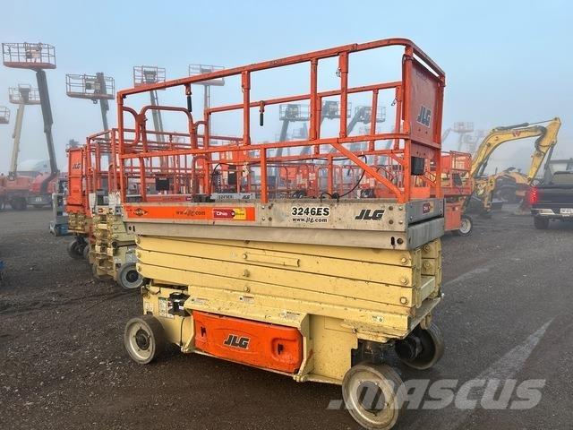 JLG 3246ES رافعات مقصية الشكل