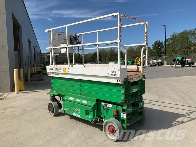 JLG 3246ES رافعات مقصية الشكل