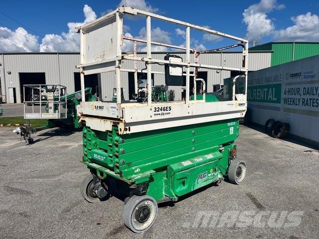 JLG 3246ES رافعات مقصية الشكل