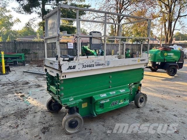 JLG 3246ES رافعات مقصية الشكل