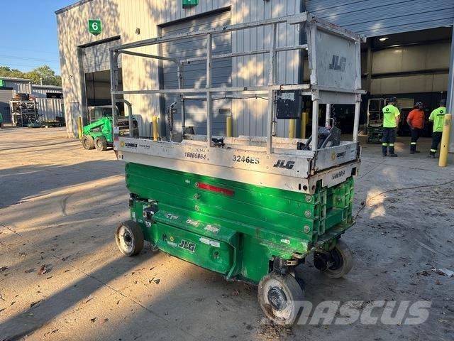 JLG 3246ES رافعات مقصية الشكل