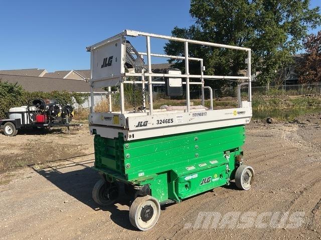 JLG 3246ES رافعات مقصية الشكل