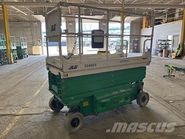 JLG 3246ES رافعات مقصية الشكل