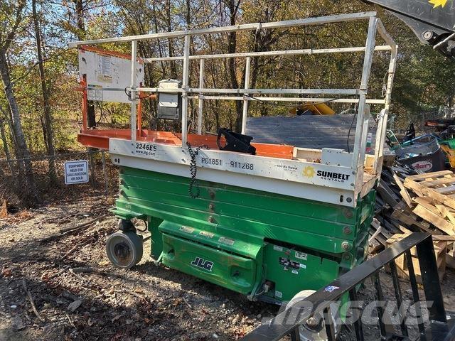 JLG 3246ES رافعات مقصية الشكل