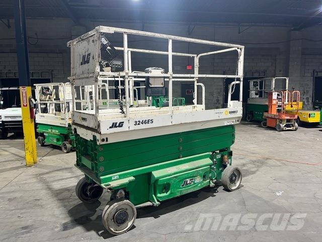 JLG 3246ES رافعات مقصية الشكل