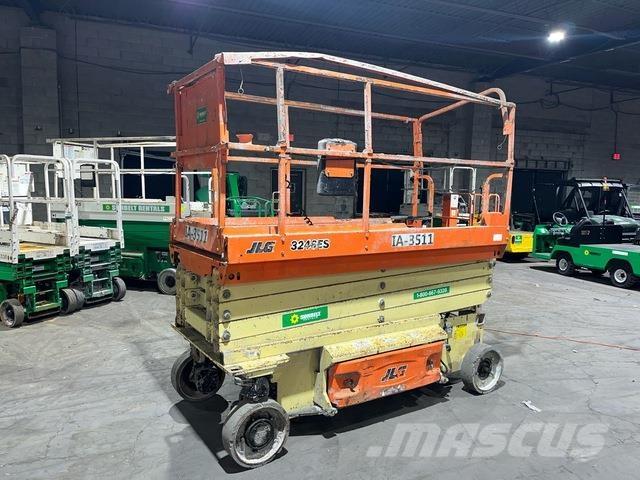 JLG 3246ES رافعات مقصية الشكل