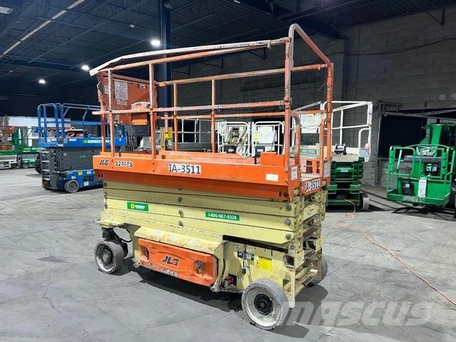 JLG 3246ES رافعات مقصية الشكل