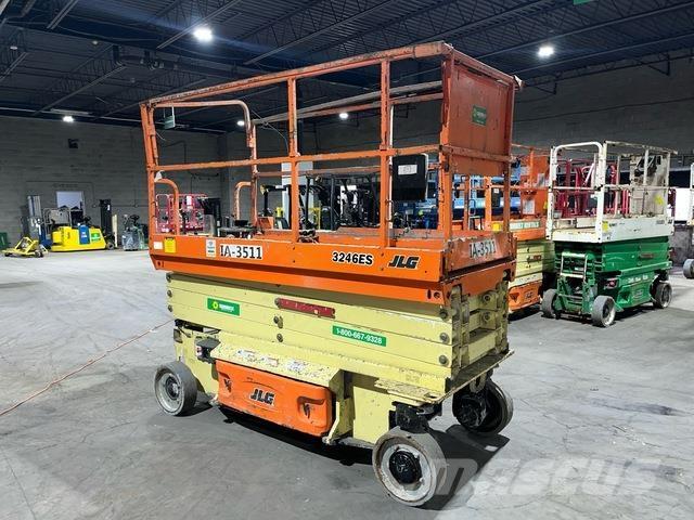 JLG 3246ES رافعات مقصية الشكل